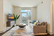 Nouvelle #604 · Modern Bright and Luxurious Tysons Retreat | 2 bed