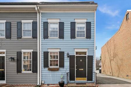 312 1/2 H Henry St · Old Town | Luxury | Walk to Metro | 2 Bedroom