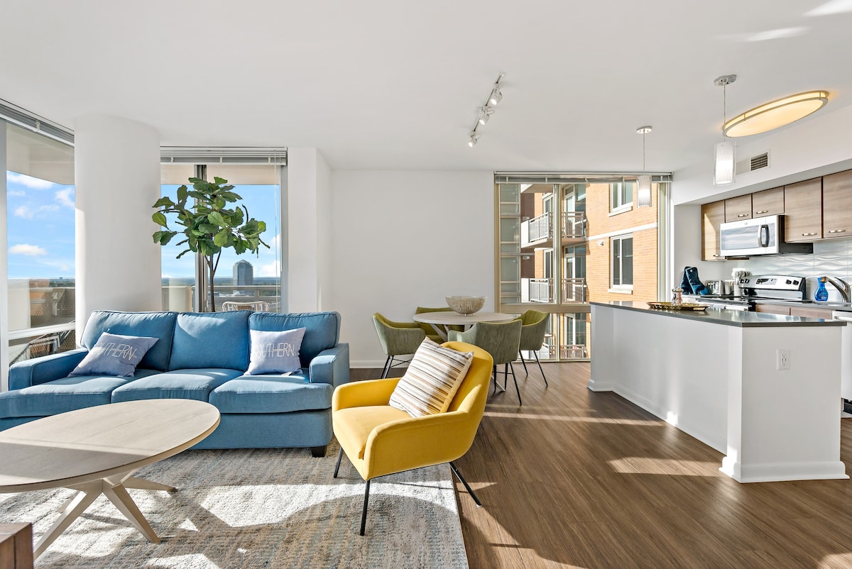 Broad #1219 · Unique Collection | Luxury | Balcony| Rooftop Pool