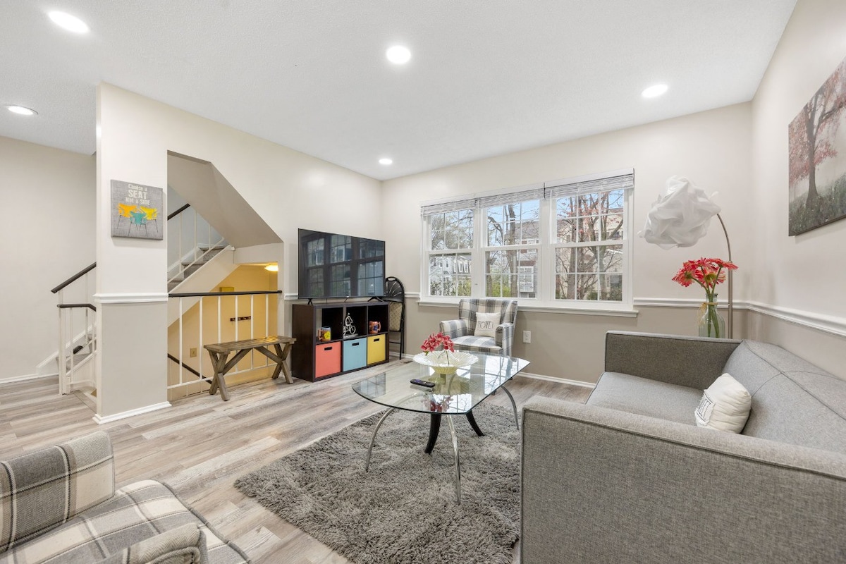 2361 UP · 2 BR Bright Chic DC20min, IAD 10 min, Metro