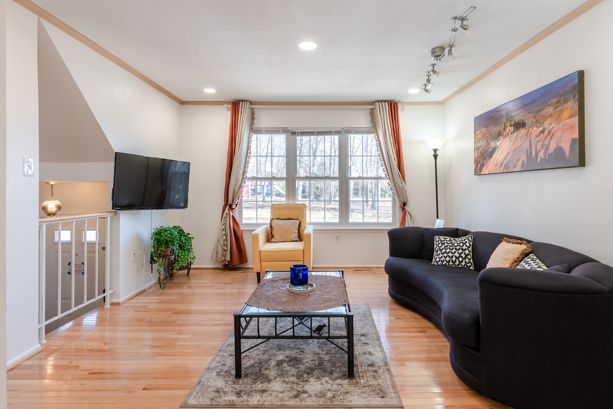 2390 up · 2 BR Practical Comfy 5min Metro 15min IAD 20min DC