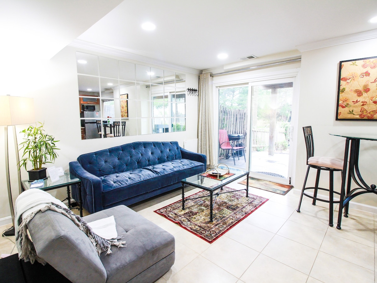 Bsmnt 720 · 1 BR Basement Apart walk 13M Metro/Drive 5M IAD