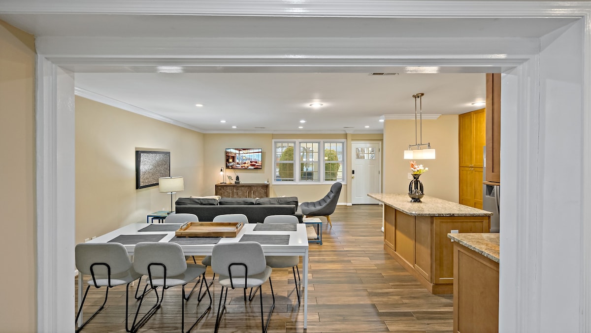 5228 Forman · Entertaining | 5 Bedrooms | Luxury | DC Vibe