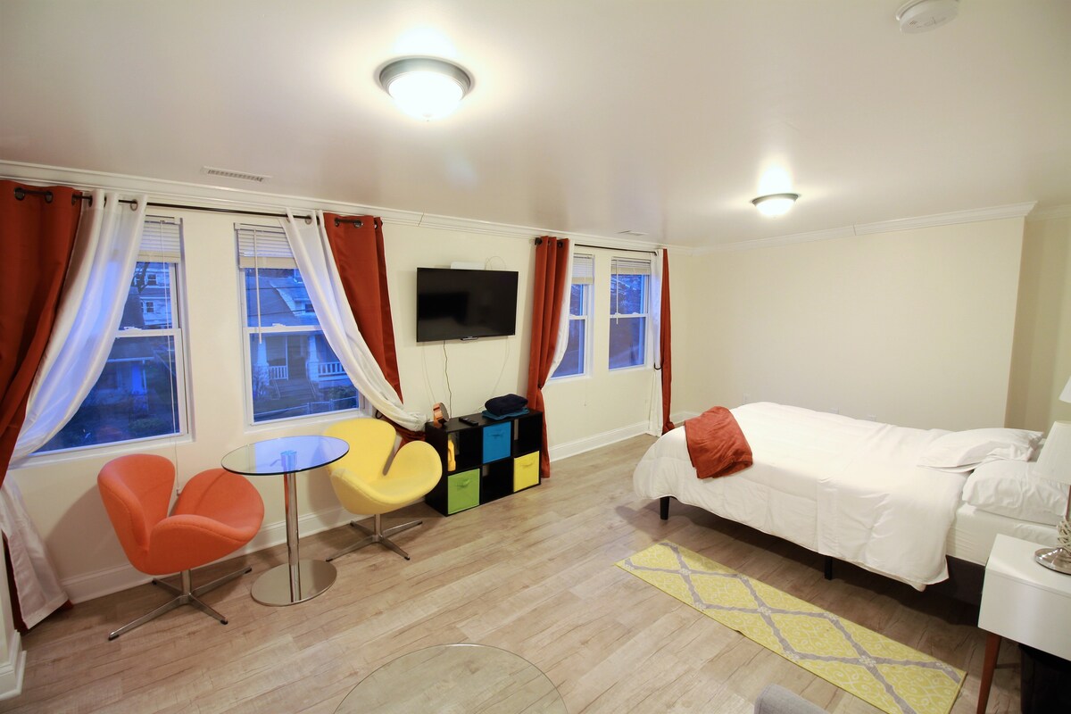 Otis 3304 Attic · NE 1 Bedroom Style & Comfort Minutes to DC