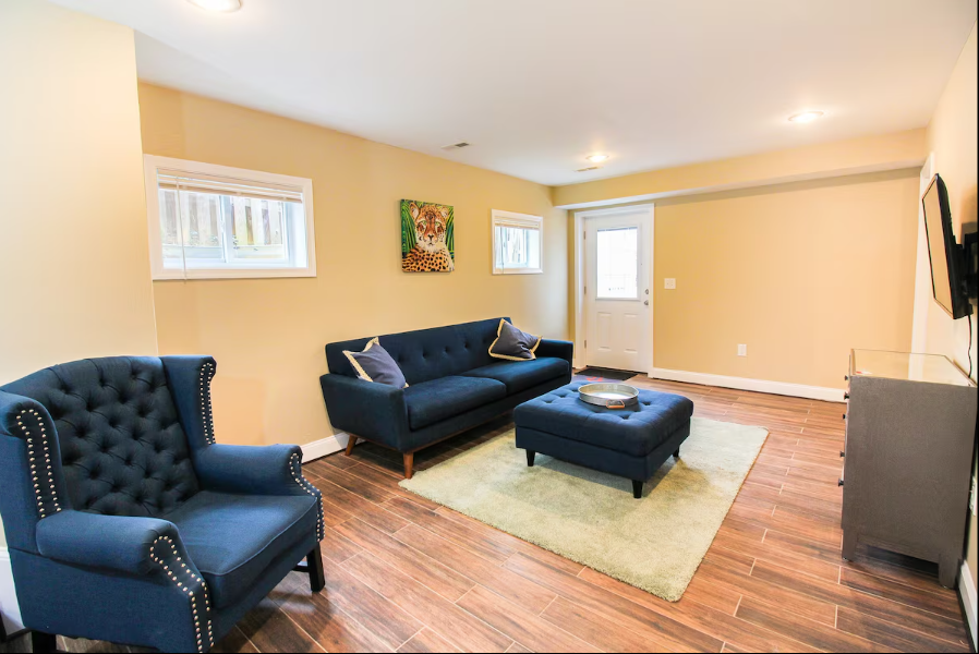 2759 Greenway BSMT -Less is more | Simple | Clean | Large Lower unit