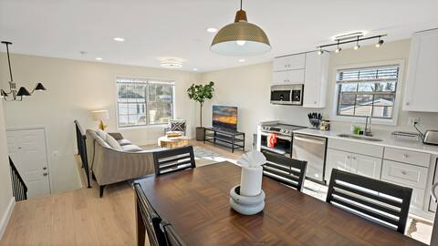 113 Sultan · Warm and Bright Home | Metro | 1 Min Walk | Md