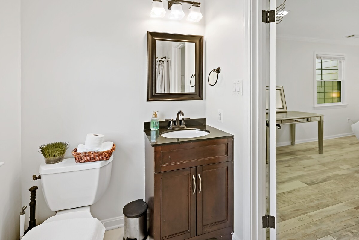 Master bedroom bathroom