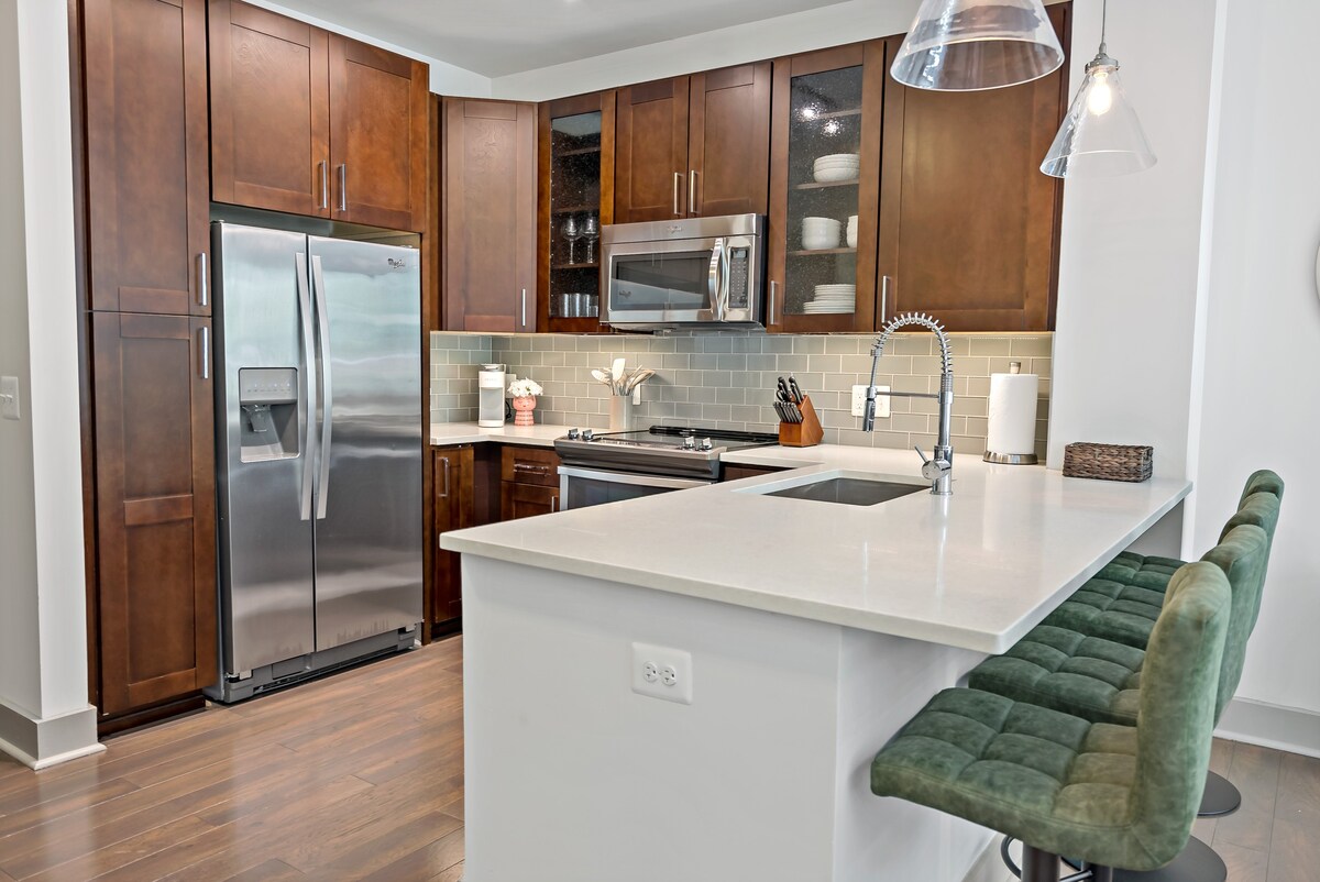Want to whip up a tasty meal? Kitchen is fully equipped for your everyday living. 