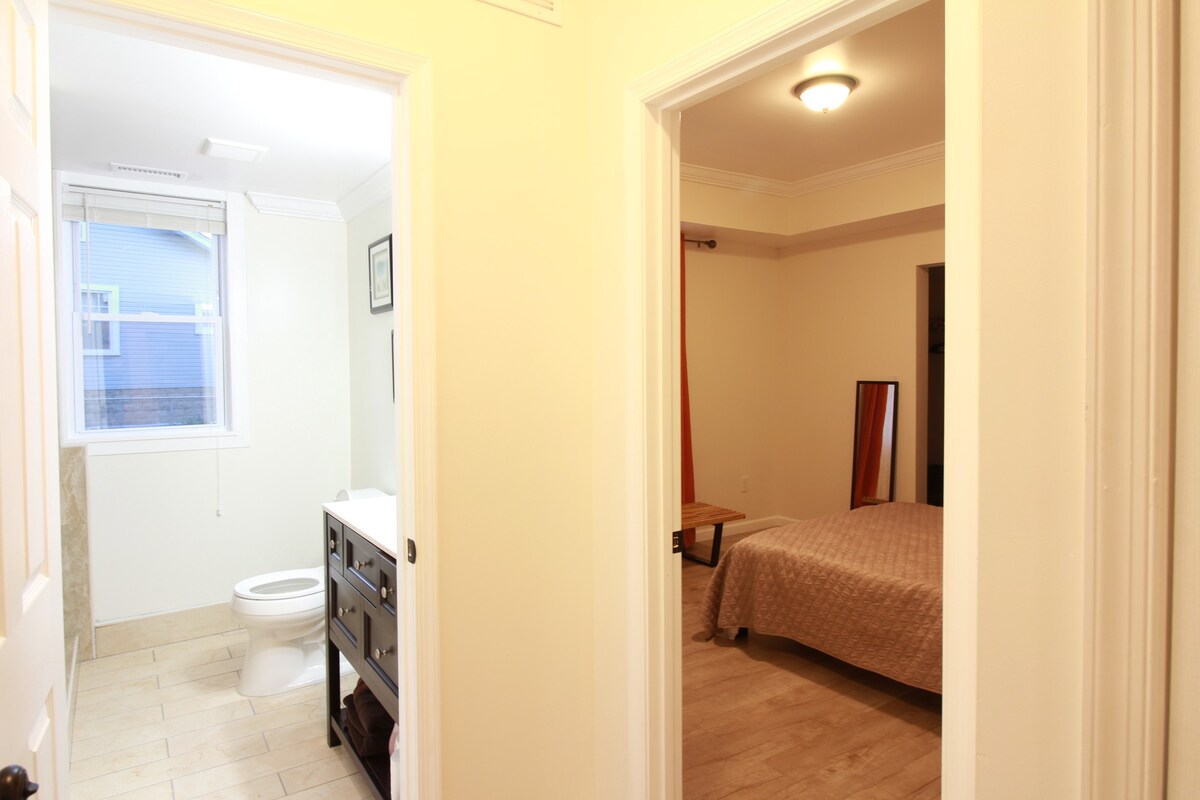2nd Bedroom next to the bathroom