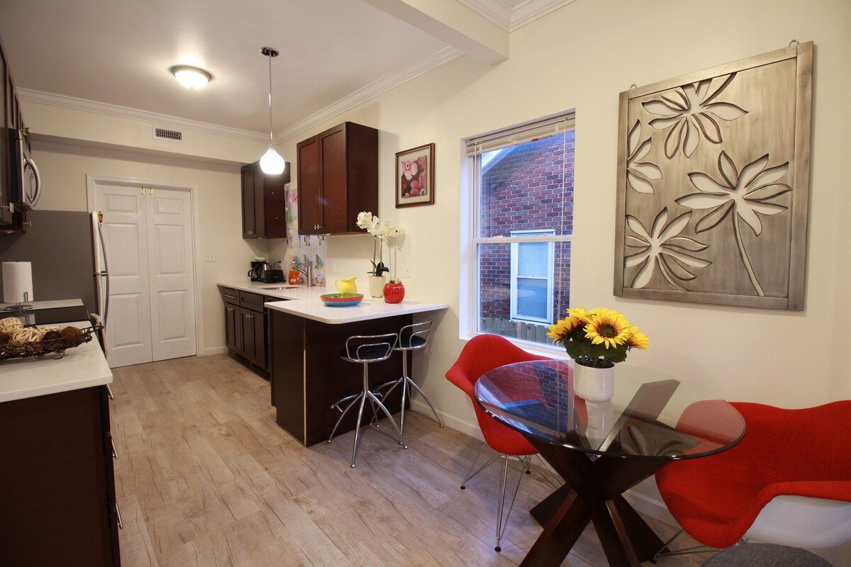 Spacious kitchen with convenient breakfast area 