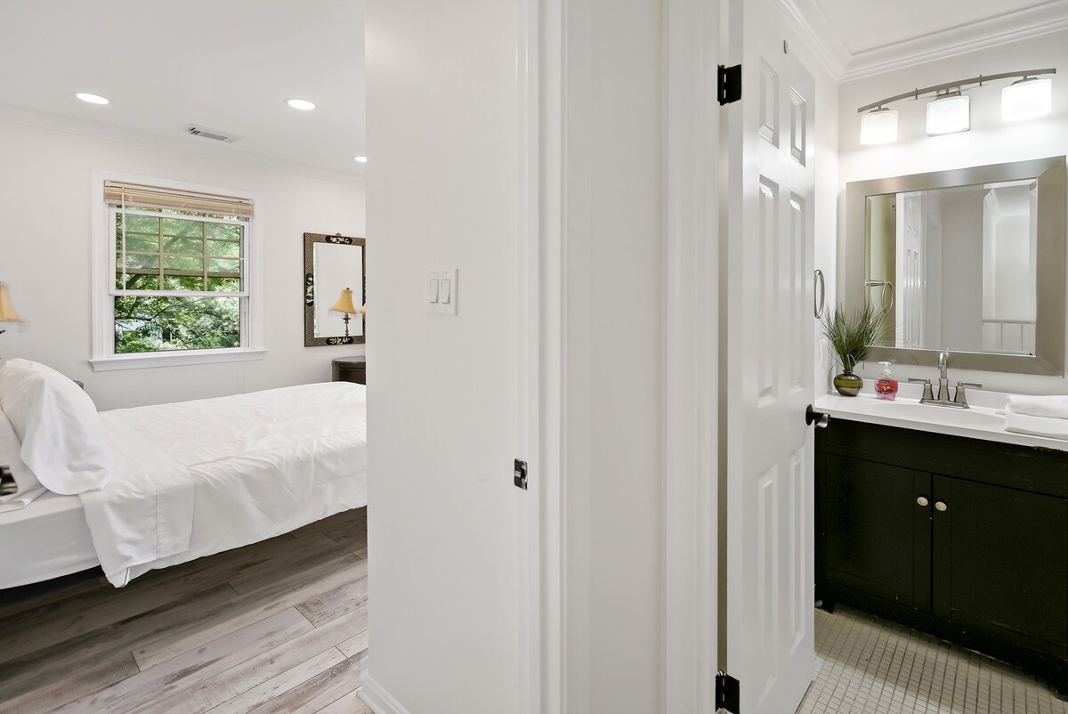 Third bedroom and adjacent full bathroom