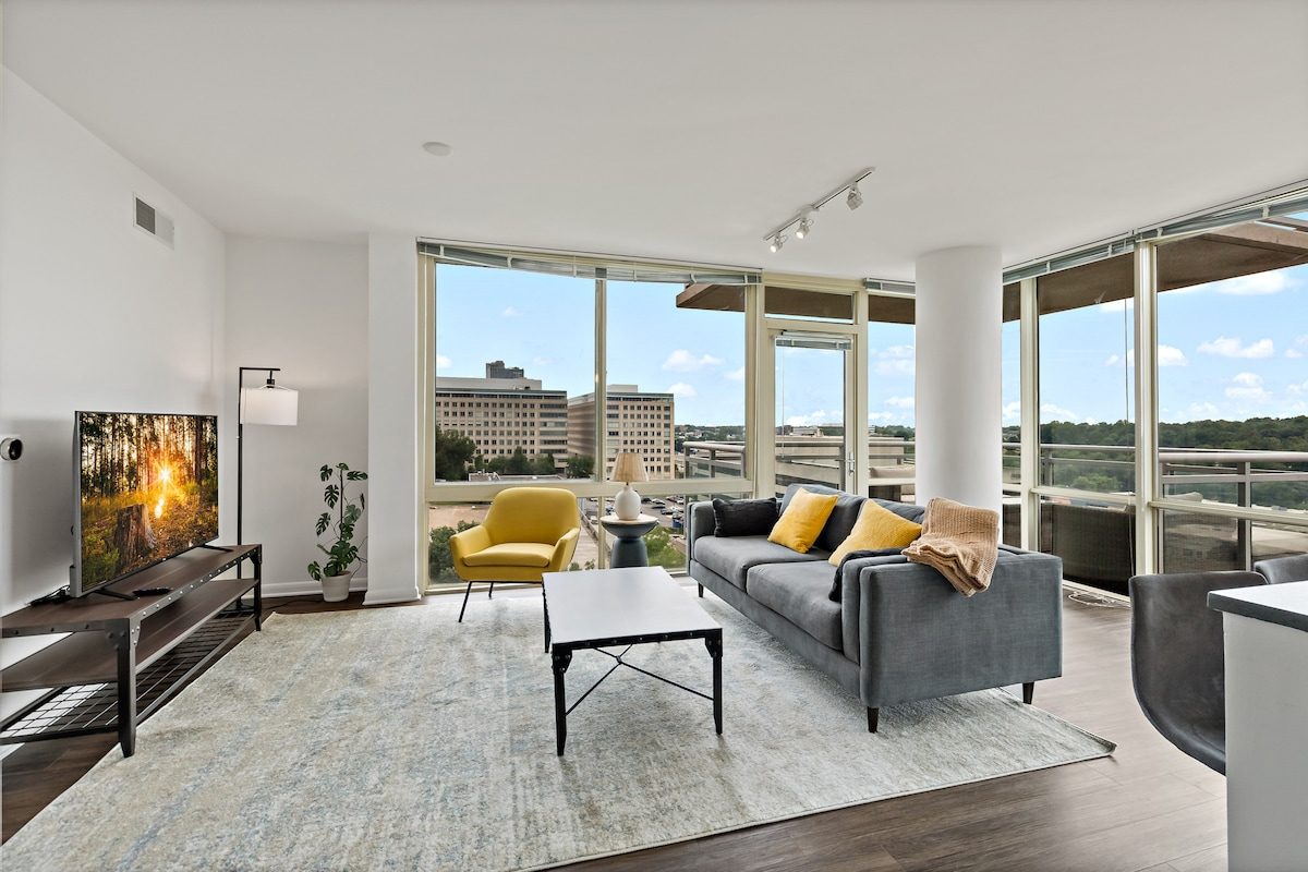 Furnished living room in a Pure Voyage managed apartment in Virginia
